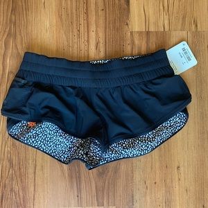 **Brand New** Lululemon Surf Short 11 Reversible Shorts Size 4